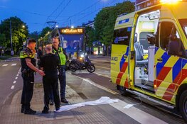 Scooterrijder lichtgewond na aanrijding met tram in Amsterdam