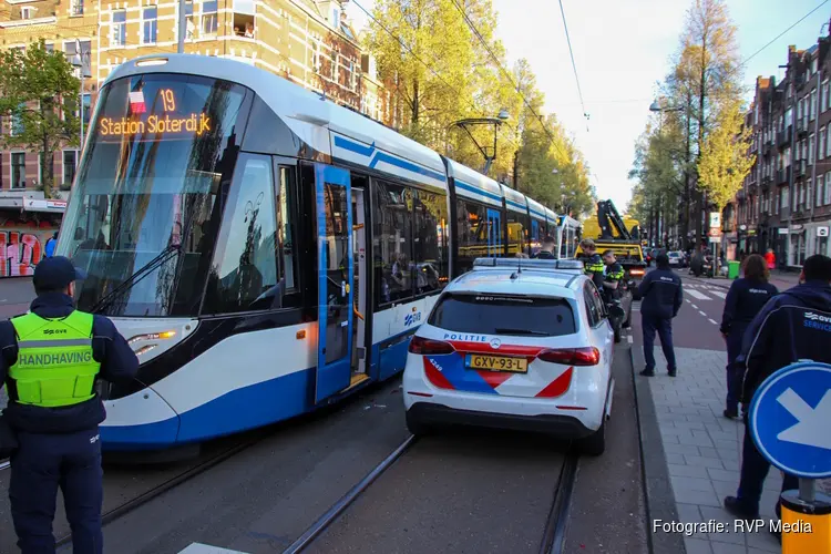 Automobilist aangehouden na botsing met tram