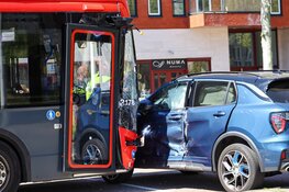 Meerdere gewonden bij botsing tussen auto en lijnbus in Amsterdam
