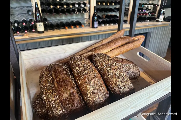 Brood van Fyr nu ook vier dagen per week te koop in de Czaar Peterstraat