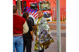 Grote hulpdienstenoefening in flatgebouw Amsterdam oogt levensecht