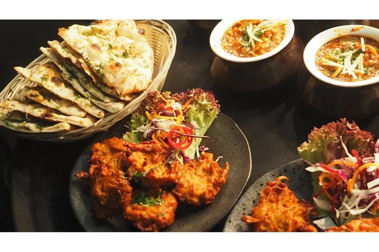Hoe de Indiase keuken in Amsterdam voorbij de standaard curryschotel groeide