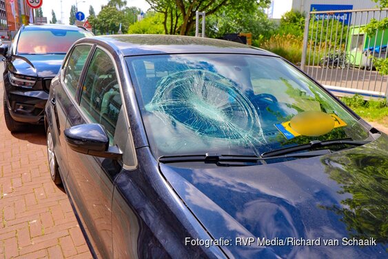 Scooterrijder gewond na aanrijding met auto in Amsterdam