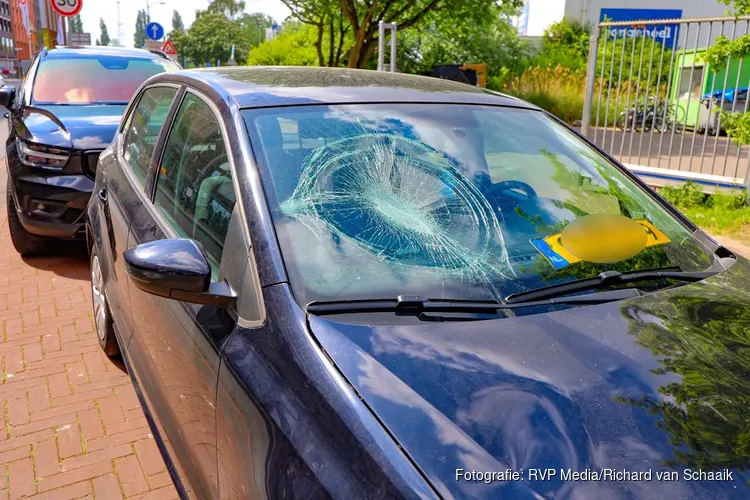 Scooterrijder gewond na aanrijding met auto in Amsterdam