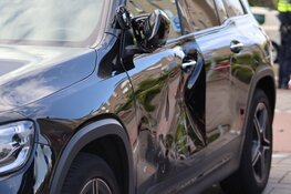 Scooterrijder gewond na aanrijding met auto in Amsterdam