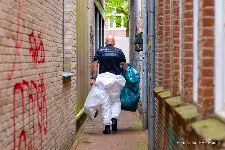 Overleden man in woning Lijnbaansstraat, politie doet onderzoek