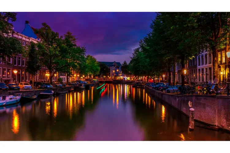 Nachtleven in Amsterdam: waarom de grens tussen club en casino vervaagt