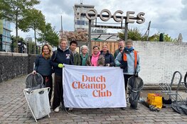 Vrijwilligers halen 200 kilo zwerfafval op tijdens cleanup in Amsterdam-West