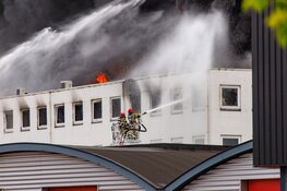 Grote uitslaande brand in bedrijfspand Diemen, NL Alert uitgegeven