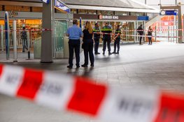 Man overleden na aanrijding met trein op station Bijlmer Arena