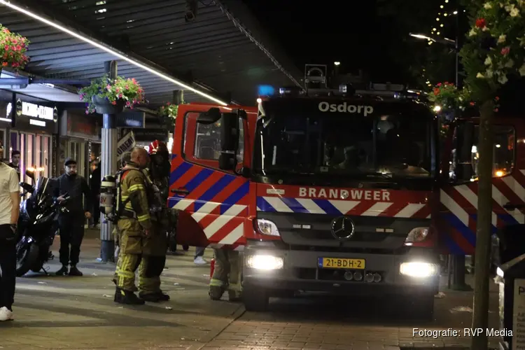 Meerdere hulpdiensten ingezet bij woningbrand in Amsterdam