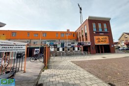 Ajax-supporters die stenen gooiden naar politie blijven langer vastzitten.
