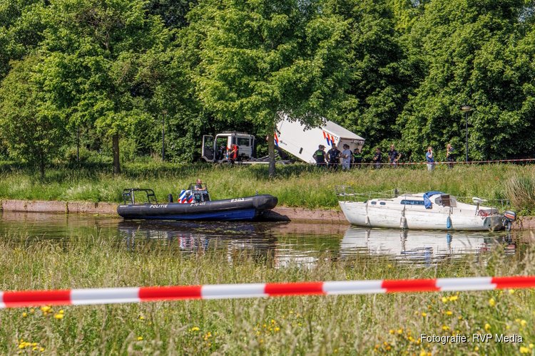 Overleden persoon aangetroffen in water Amsterdam