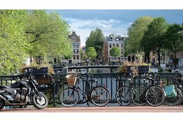 Amsterdammers en hun motorliefde: tweewielers zijn niet alleen voor de gracht