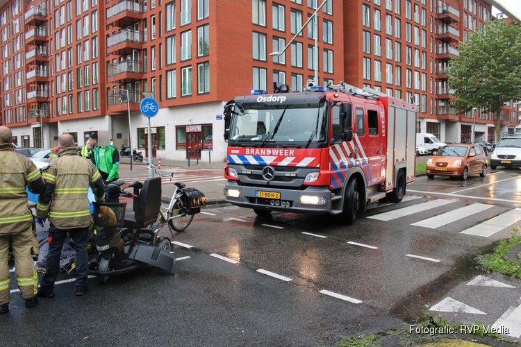 Persoon gewond na aanrijding tussen scootmobiel en busje