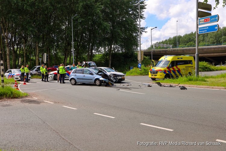 Schade na ongeval op kruising van oprit A10