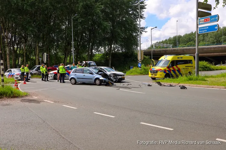 Schade na ongeval op kruising van oprit A10