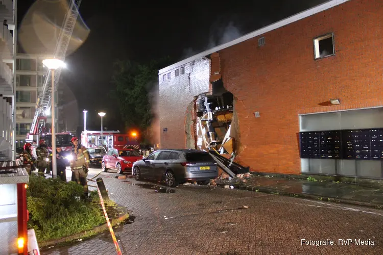 Meerdere gewonden na explosie en grote brand in Amsterdam Nieuw-West