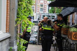 Persoon gewond nadat bouwlift omvalt op terras in Amsterdam