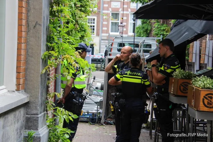 Persoon gewond nadat bouwlift omvalt op terras in Amsterdam