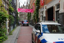 Persoon gewond nadat bouwlift omvalt op terras in Amsterdam