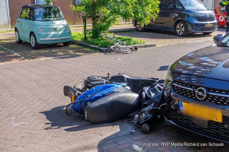 Fietser ernstig gewond na aanrijding met scooterrijder