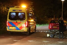 Auto botst op fietser aan Christoffel Plantijngracht