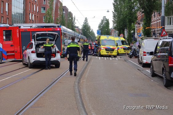 Fietser raakt gewond bij aanrijding met tram op Eerste Constantijn Huygensstraat
