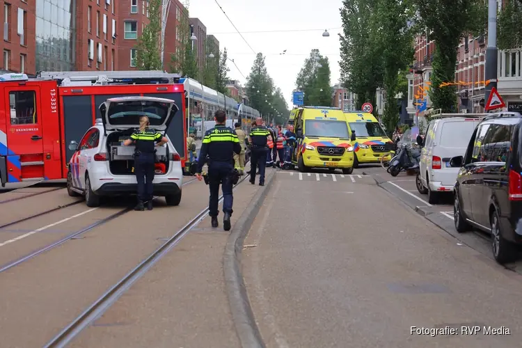 Fietser raakt gewond bij aanrijding met tram op Eerste Constantijn Huygensstraat