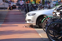 Fietser ernstig gewond na aanrijding met taxi