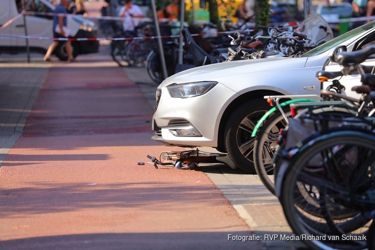 Fietser ernstig gewond na aanrijding met taxi