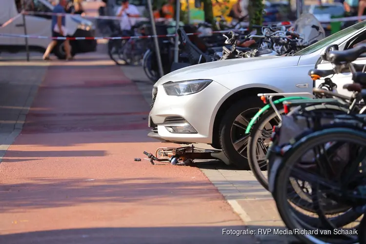Fietser ernstig gewond na aanrijding met taxi