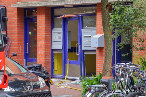 Schade na explosie bij flat in Amsterdam