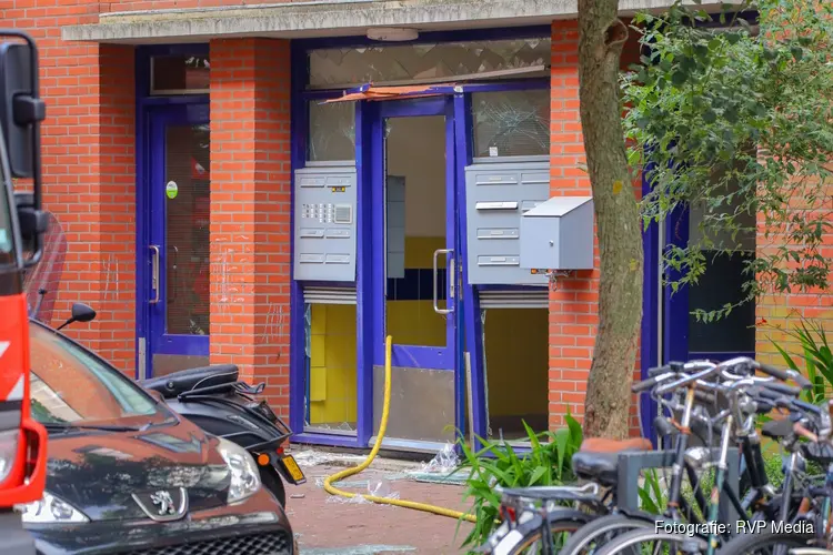 Schade na explosie bij flat in Amsterdam