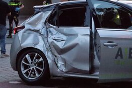 Motorrijder gewond na botsing met afslaande auto in Amsterdam