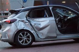 Motorrijder gewond na botsing met afslaande auto in Amsterdam