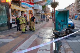 Scooter en dixi vliegen in brand in Amsterdam