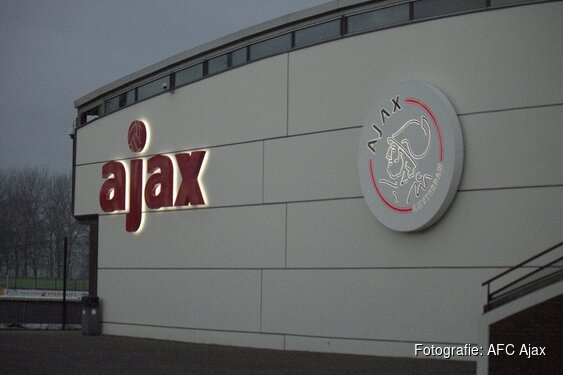 Ajax contracteert Luuk Beekman