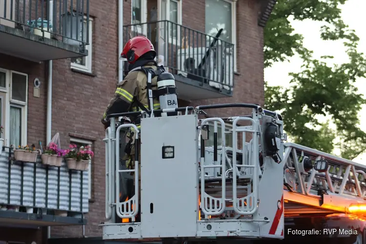 Brand in woning aan de Gildestraat in Amsterdam