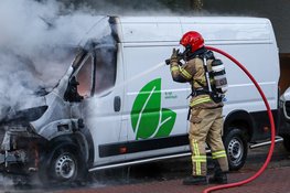 Bestelbus zwaar beschadigd door brand in Amsterdam