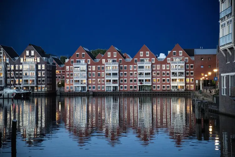 Waarom snel internet steeds belangrijker wordt in Amsterdamse woningen