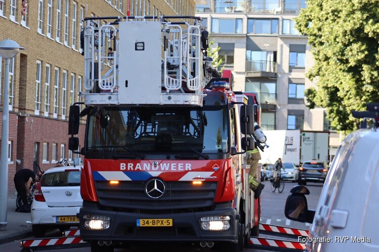 Kleine ovenbrand zorgt voor rookontwikkeling aan de Adolf van Nassaustraat in Amsterdam