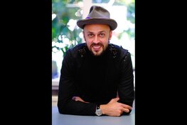 Sepehr Maghsoudi opent indringende couture expositie die je stil laat staan