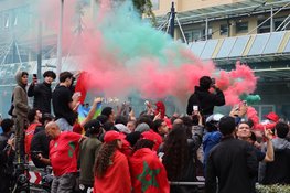 Marokkaanse supporters vieren overwinning massaal in Osdorp