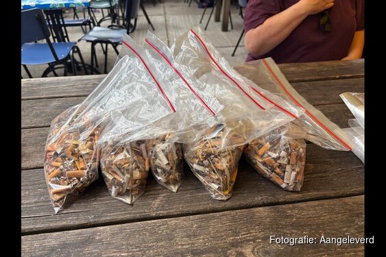 5.500 sigarettenpeuken opgeruimd in Amsterdam Zuidoost tijdens Plastic PeukMeuk Dag