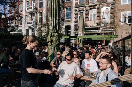 De Biertuin blijft een vaste plek voor terras, comfortfood en speciaalbier in Amsterdam-Oost