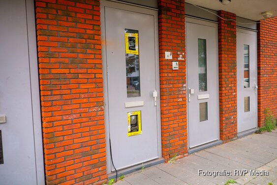 Deur van woning beschoten in Amsterdam
