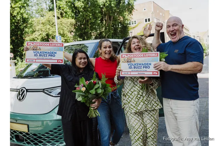 Maeike & Mark en Lamroh winnen een Volkswagen ID Buzz Pro bij de Postcode Loterij