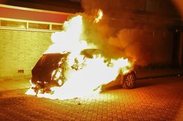 ME op linie door de straten na ongeregeldheden in Osdorp