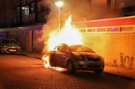 ME op linie door de straten na ongeregeldheden in Osdorp